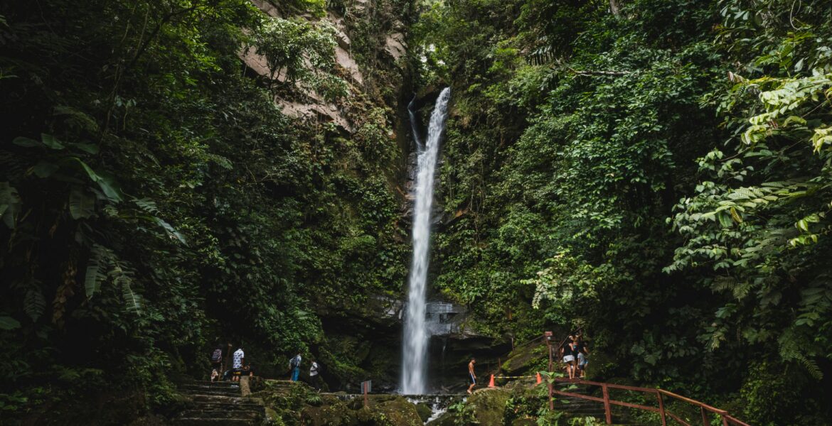 Vista de la catarata de Ahuashiyacu, atractivo turístico en Tarapoto
