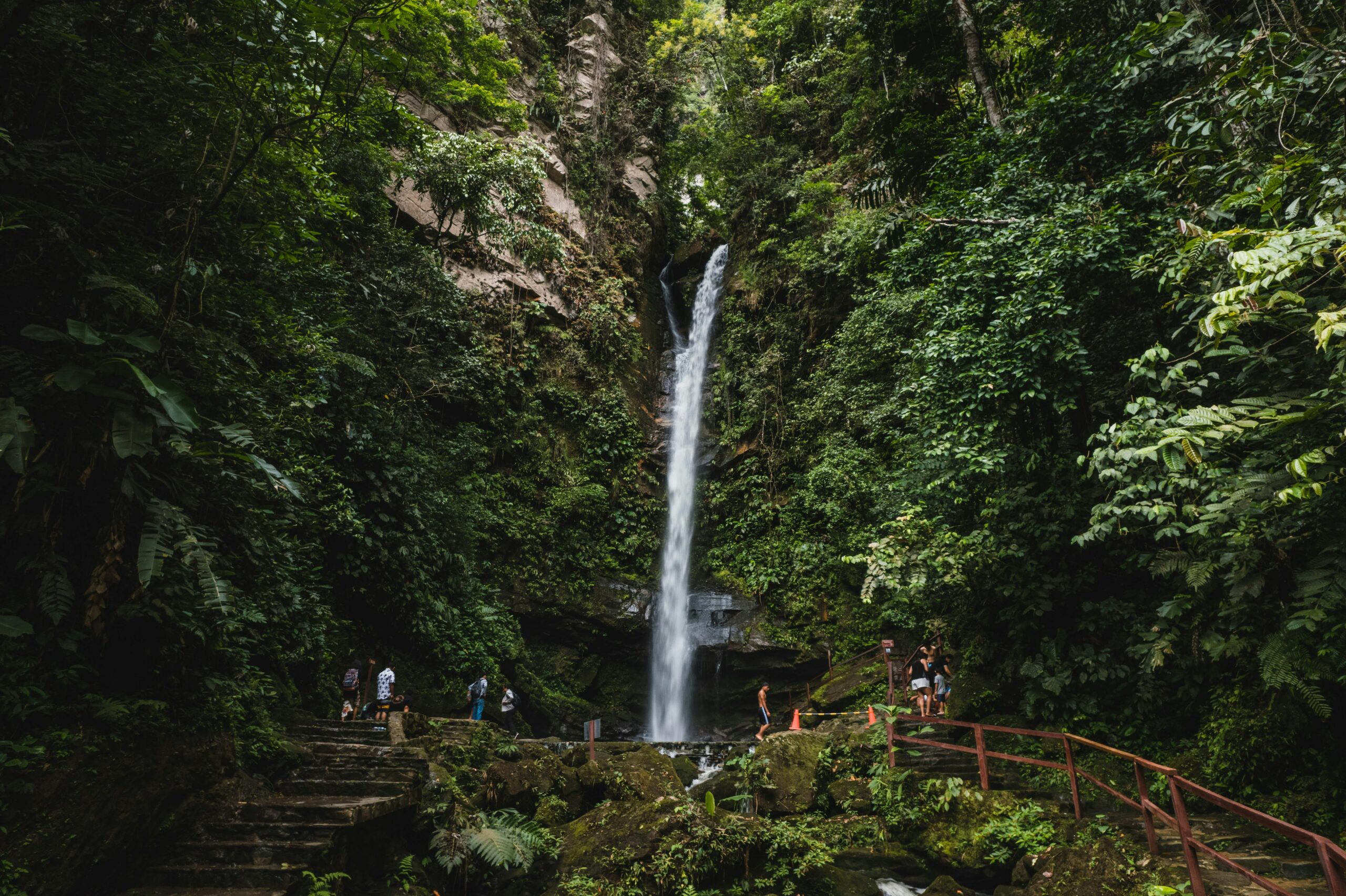 Vista de la catarata de Ahuashiyacu, atractivo turístico en Tarapoto